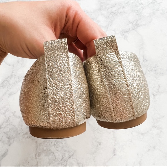 Lulu’s | gold flats - Picture 7 of 8